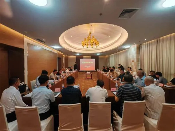 董事長楊安民參加中環(huán)協(xié)建筑垃圾管理與資源化工作委員會(huì)第三屆主任委員會(huì)第二次會(huì)議